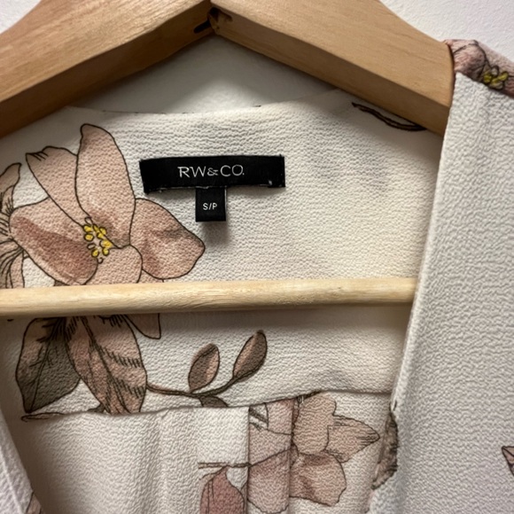 RW&Co floral blouse - Picture 3 of 3